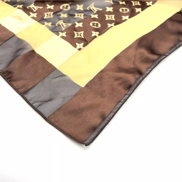 Auth Louis Vuitton Monogram Brown/Biege Silk Scarf - Picture 7 of 7